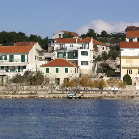 Jezera 796c * Tisno